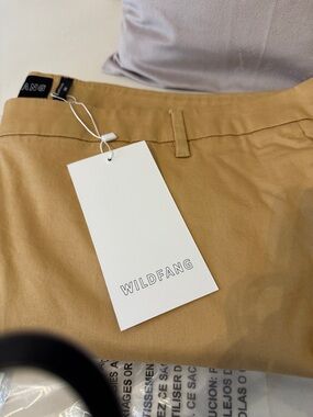Wildfang tan pants size 20W new with tags 
Deep pockets cuffed leg